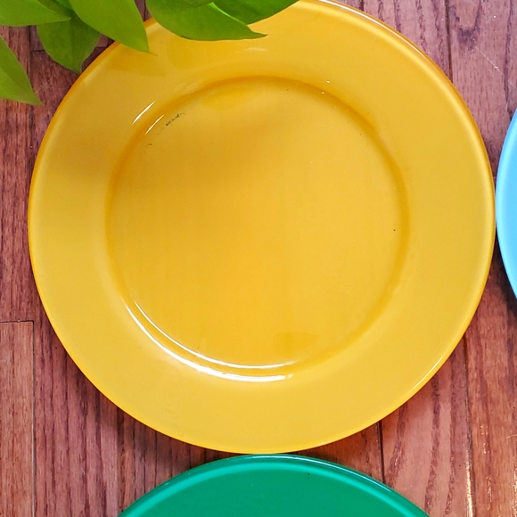 Four (4) glass charger plates - Picture 6 of 9